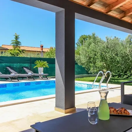 Prázdninový dům Mit Privatpool Fuer 8 Personen Ca 160 Qm In Valtura, Istrien Suedkueste Von Istrien Šišan