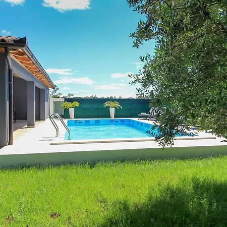 Mit Privatpool Fuer 8 Personen Ca 160 Qm In Valtura, Istrien Suedkueste Von Istrien * Šišan